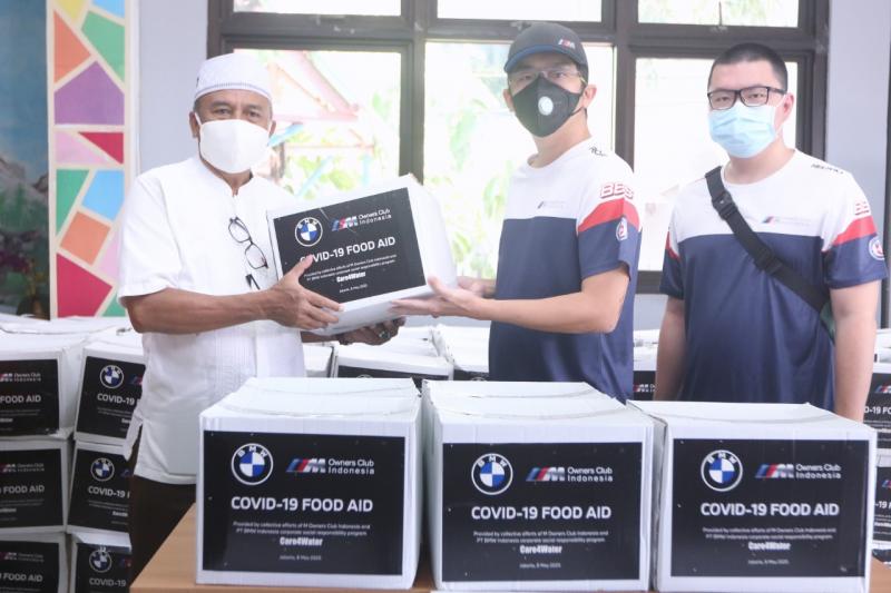 Gandeng MOCI Lanjutkan Care4Water, BMW Indonesia Salurkan Paket Sembako