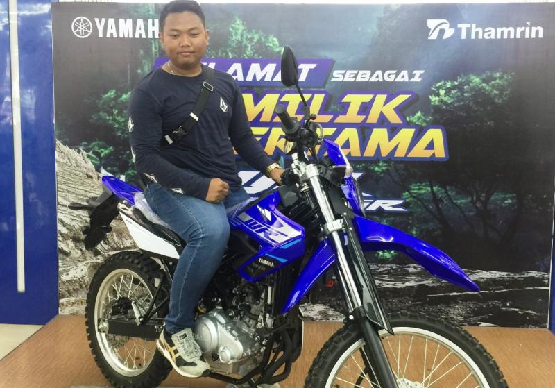 Raka Andre Aprian mengungkapkan sangat bahagia memiliki sepeda motor teranyar Yamaha ini. (ist) 