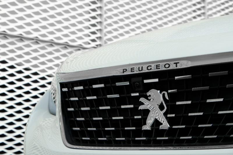 Di Rumah Aja, Do it Yourself: Rawat Emblem Logo Mobil Peugeot