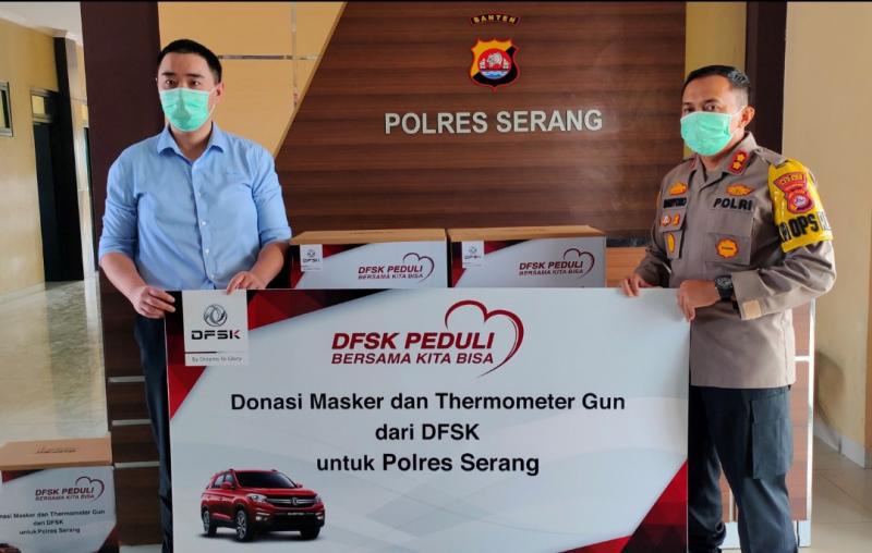 Bos DFSK Franz Wang berikan alat kesehatan di Polres Serang, Banten