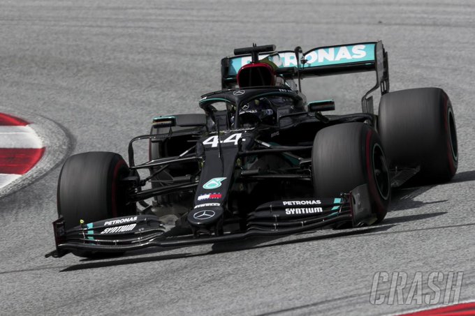 Lewis Hamilton (Mercedes) melaju mulus sejak start hingga finish GP Styrian 2020. (Foto: crash)