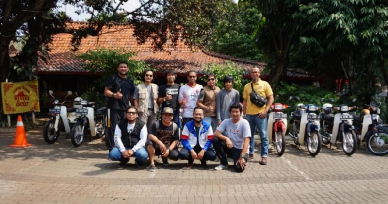 Komunitas Honda Astrea Prima ini menyukai Nasi Liwet di resto Warung Solo, Jeruk Purut, Jakarta Selatan.