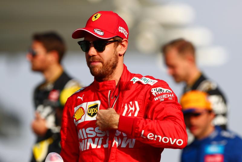 Sebastian Vettel, tinggal setuju atau tidak dengan proposal Aston Martin? (Foto: autoweek)