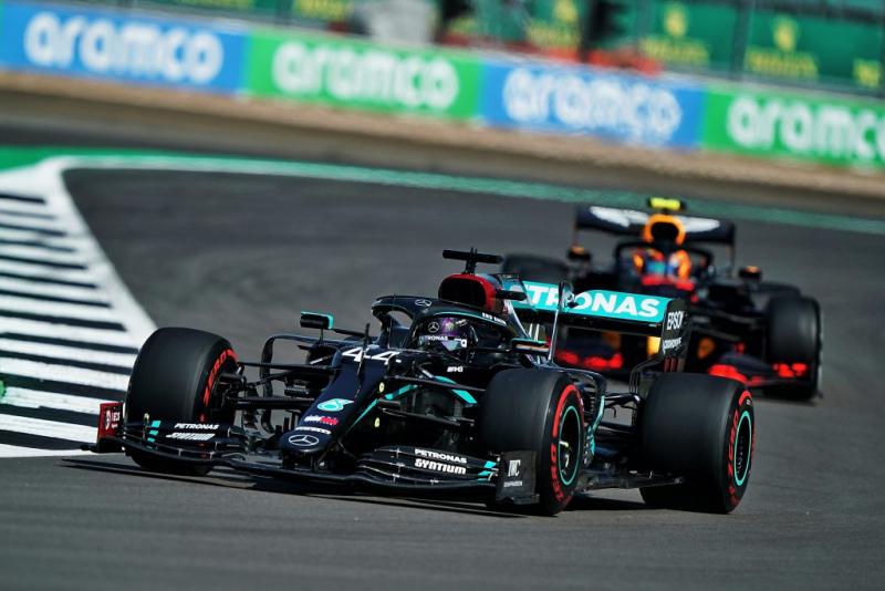 Lewis Hamilton masih tercecer dari pembalap Racing Point dan Red Bull.