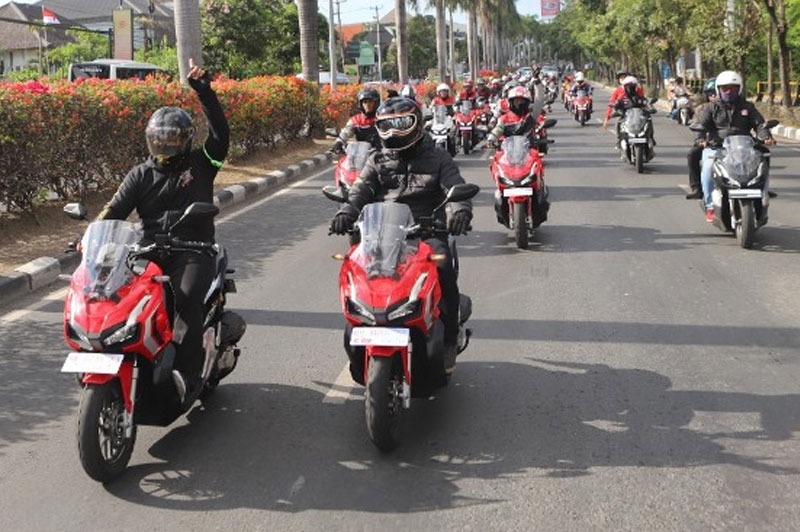 Sunday Morning Ride atau yang lebih dikenal Sunmori yang sering dilakukan komunitas motor dilarang di Bandar Lampung. (foto : ist)