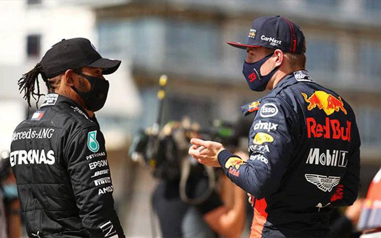 Lewis Hamilton (Mercedes) dan Max Verstappen (Red Bull), adakah kecurangan? (Foto: ist)