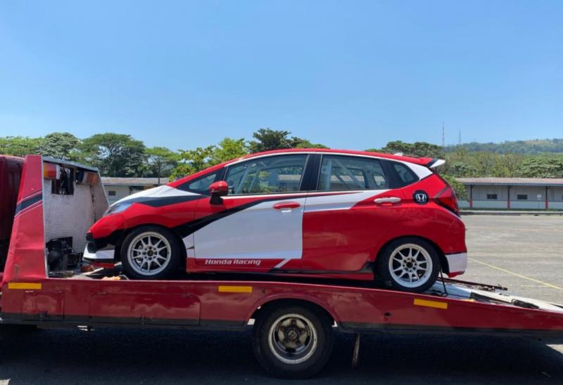 Honda Jazz dengan livery kombinasi merah dan putih siap dipakai ngegas Alvin Bahar di ISSOM 2020