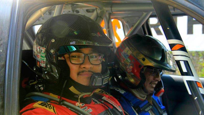 Batara Michdar (kiri) dan navigator Adi Wibowo di rally Medan 2019