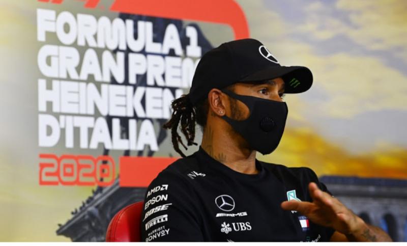 Sempat kesal dan protes, akhirnya Lewis Hamilton (Mercedes) sadar salah di GP Italia lalu. (Foto: ist)