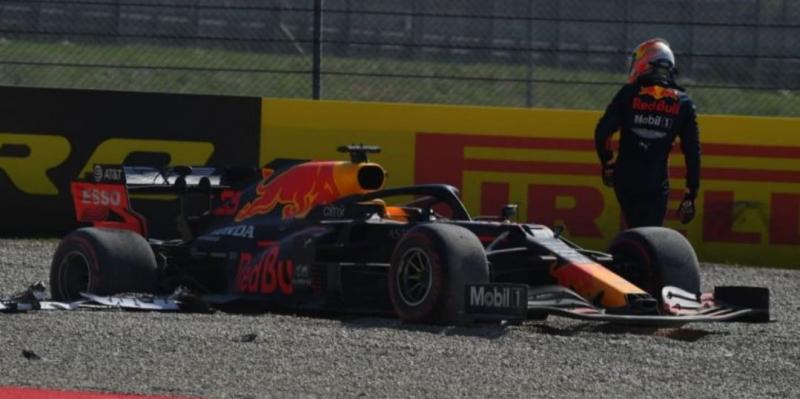 DNF berturut di Monza dan Mugello bikin Max Verstappen (Red Bull) semakin jauh dari driver Mercedes. (Foto: gpblog)