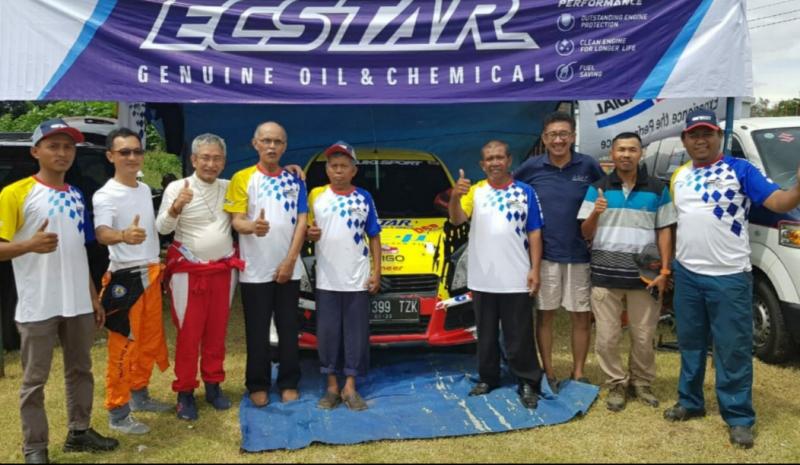 Formasi tim ORD Suzuki Motorsport.id dengan pereli Wijaya Kusuma Subroto dan Yoyo Cempe