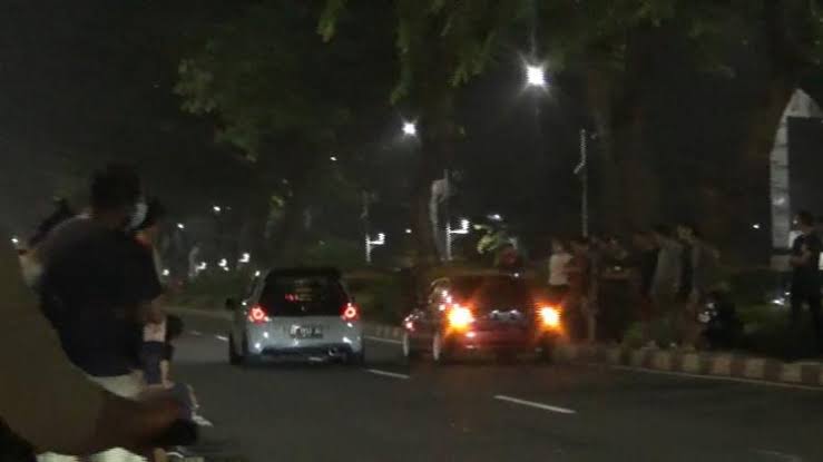 Aksi Balap Liar Honda Brio di Senayan