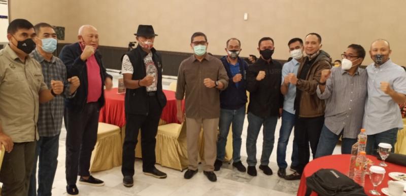 Para tokoh otomotif dan Ketua IMI Provinsi bersama Letjen TNI AM Putranto pada acara silaturahmi di Bogor, Selasa (20/10/2020) malam