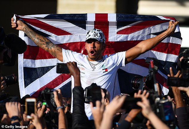 Lewis Hamilton (Inggris/Mercedes), ingin pulang kampung setelah 13 tahun `merantau`? (Foto: gettyimage-dailymail)