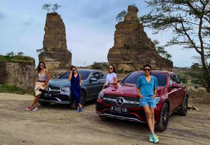 Luna Maya, Marianne Rumantir, Sigi Wimala, Patricia Panigoro bertualang hingga candi Borobudur dengan MB GLC 300 4MATIC Coupe 