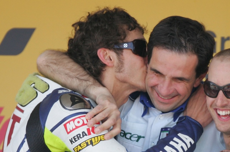 Davide Brivio dan Valentino Rossi saaat berjaya di Yamaha. (Foto: sportalit)