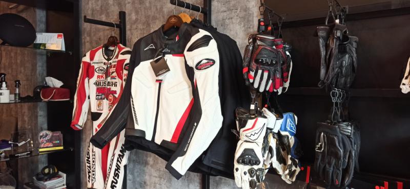 Jaket Kushitani, produk yang diperkenalkan oleh RC Motogarage untuk bikers