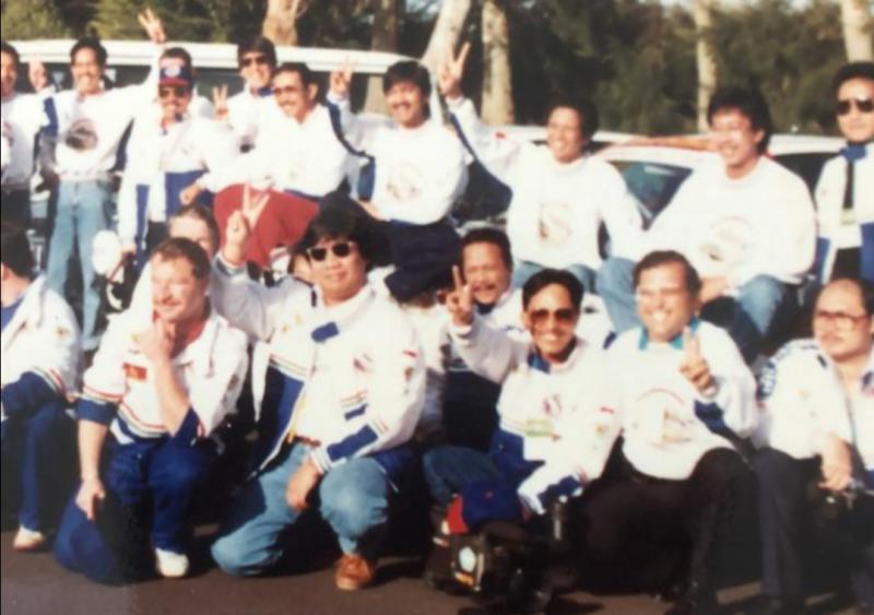 Kenangan saat di Selandia Baru, 1992. Helmy Sungkar (jongkok, kedua dari kanan) dan Indradjit Sardjono (jongkok, kelima dari kanan). (Foto : ist)