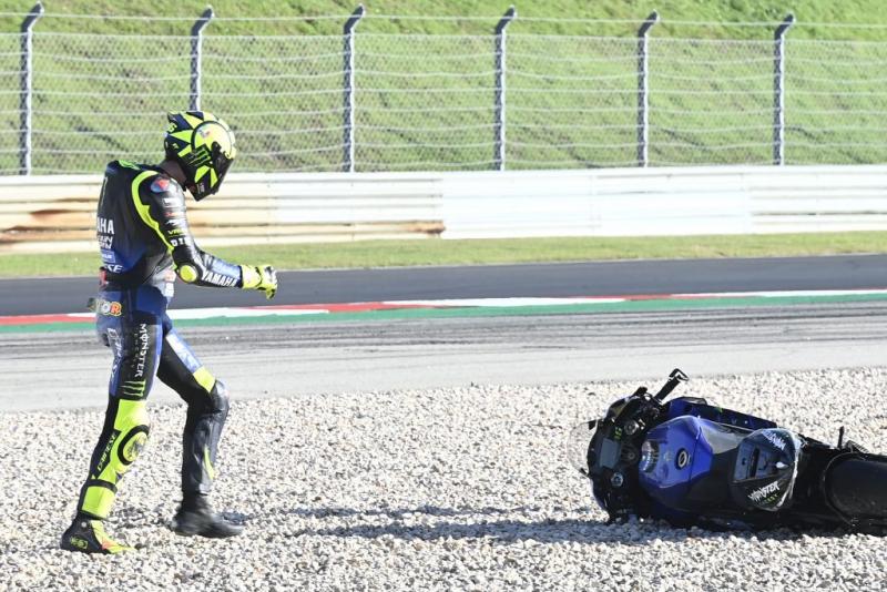 Valentino Rossi (Italia/Yamaha), bolak-balik jatuh bersama YZR-M1 2020. (Foto: therace)