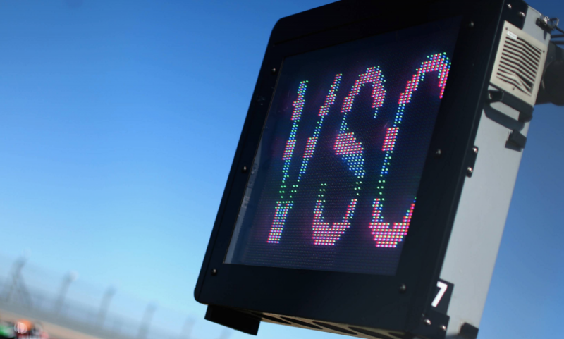 Led panel digital di trek F1, bakal  perlengkapan standar sirkuit F1 dan MotoGP mulai 2022. (Foto: ist)