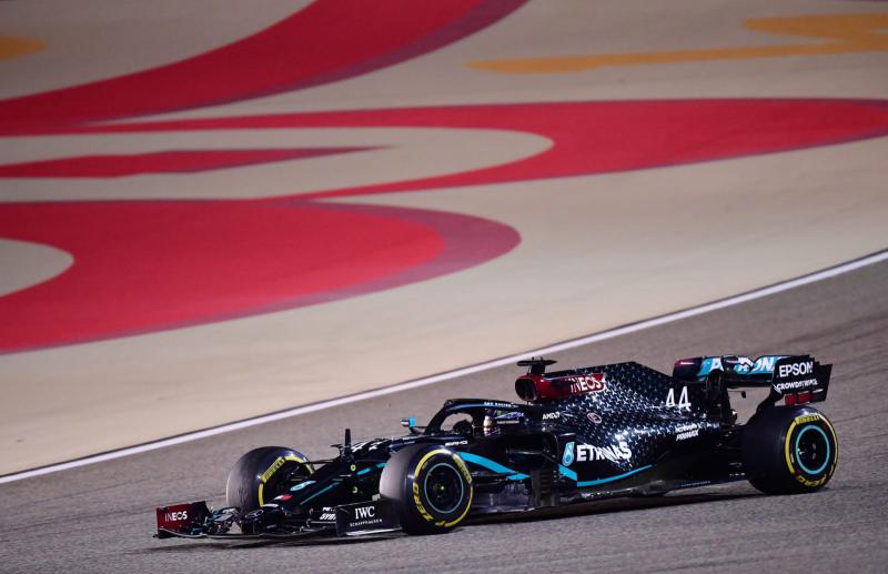 Laju Lewis Hamilton terhenti ke GP Sakhir pekan ini akibat positif Covid-19. (Foto: essentiallysport)