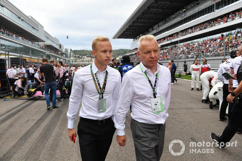 Nikita dan ayahnya, Dmitry Mazepin, sama-sama terobsesi ke F1. (Foto: motorsport)