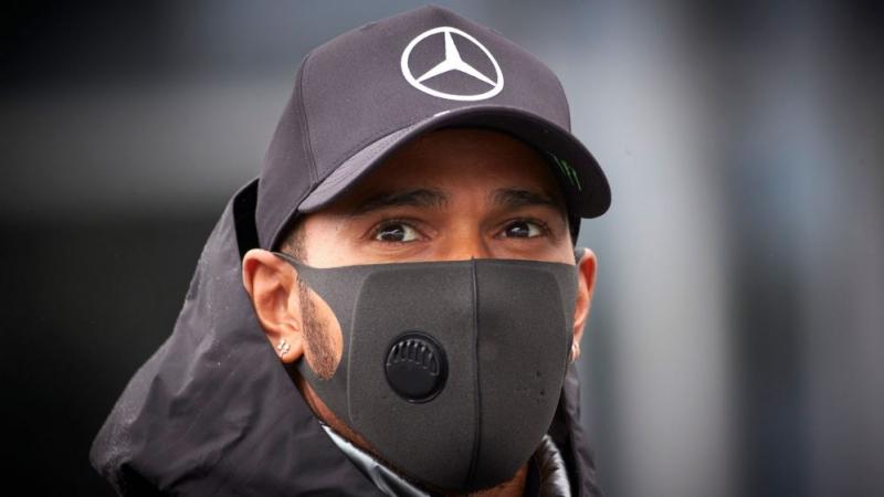 Penampakan terbaru Lewis Hamilton (Mercedes) usai karantina 10 hari di Bahrain. (Foto: formula1)