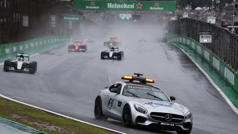GP Brasil 2016 mencatat rekor sebagai race terlama lebih dari 3 jam karena terjadi 2 kali red flag akibat hujan lebat