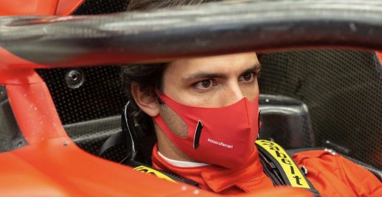 Carlos Sainz (Spanyol) saat mengukur posisi ternyaman dikokpit Ferrari. (Foto: gpblog)