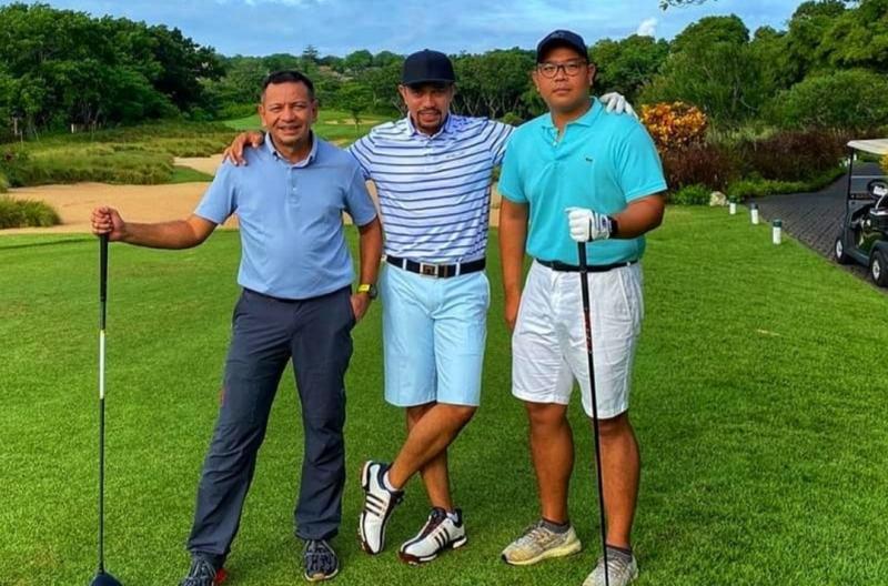 Haji Eddy Saputra (kiri) dan Ahmad Sahroni (tengah), teman main golf dan gowes. (foto : instagram)