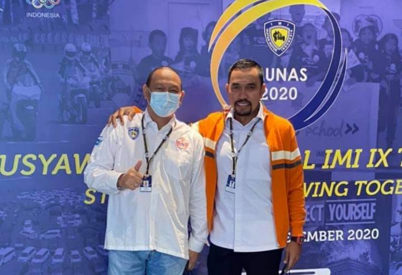 Ahmad Sahroni (kanan) dan Anondo Eko di Munas IMI Makassar lalu. Sahroni ditunjuk sebagai Ketua Tim Penjaringan Caketum IMI 2020-2024. (Foto : ist)