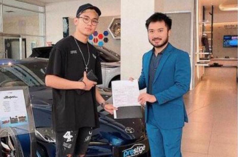 Crazy rich Medan, Indra Kesuma saat membeli Toyota Supra GR di Prestige Image Motorscar langsung dilayani Rudy Salim