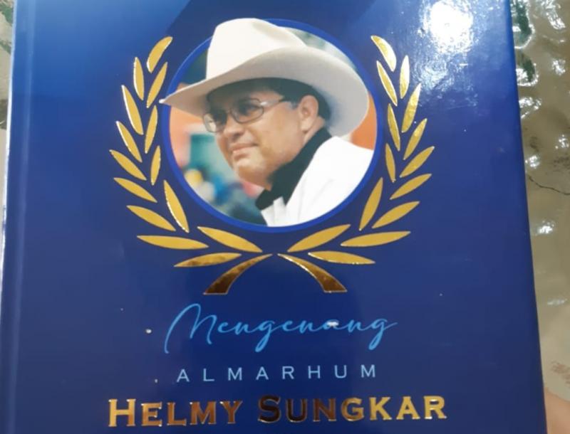 Buku Mengenang Almarhum Helmy Sungkar setebal 124 halaman dengan kemasan premium, berisi doa dan sekilas kesan pelaku balap Indonesia