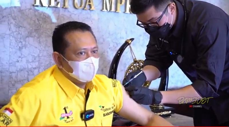Ketua Umum IMI Pusat dan juga Ketua MPR RI Bambang Soesatyo disuntik vaksin Covid-19 untuk kedua kalinya, ajak masyarakat siap divaksin. (foto : bamsoet channel)