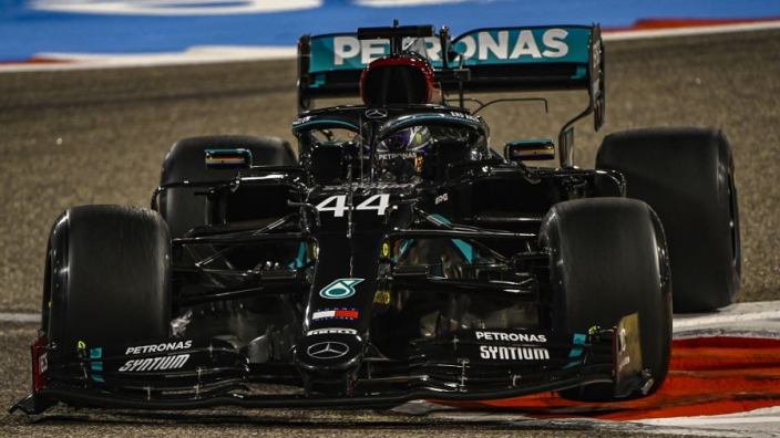 W11  besutan Lewis Hamilton  tahun lalu, stabil di tikunganberkat DAS. (Foto: gpfans)