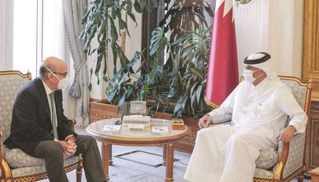 CEO Dorna Sports Carmelo Ezpelata kala menghadap PM Qatar Seikh Khalid bin Khalifa bin Abdulaziz al-Thani. (Foto: gulf-times)
