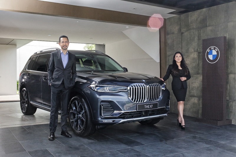 Petinggi BMW Group Indonesia saat peluncuran dua mobil premiumnya