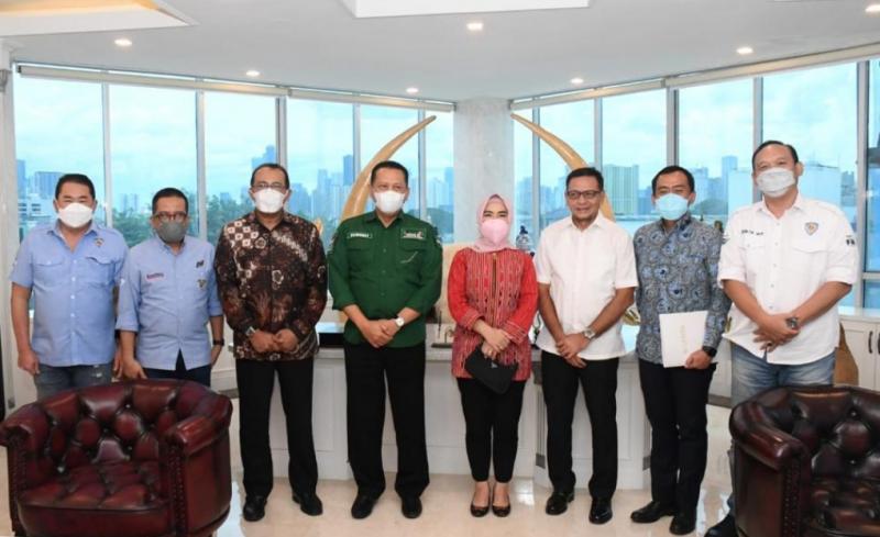 Bamsoet didampingi pengurus IMI Pusat bersama Dirut Pertamina Nicke Widyawati