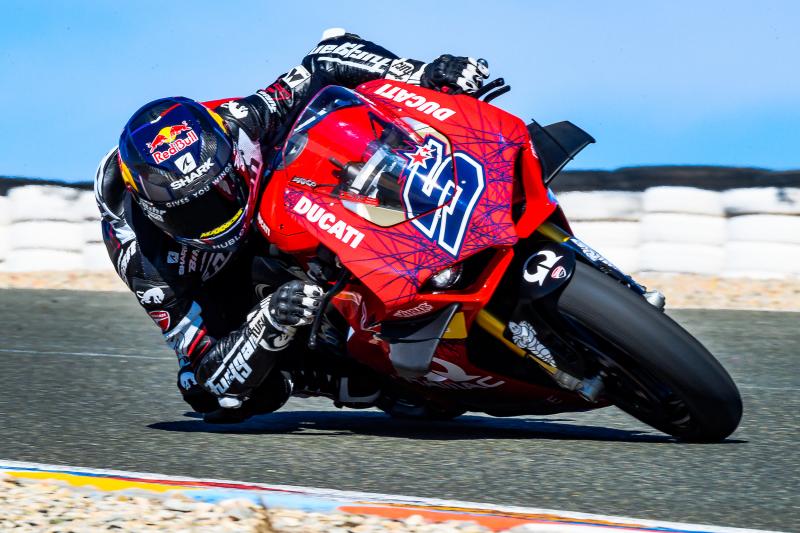 Menggeber Ducati produksi massal, Johann Zarco tes sendiri di lintasan aspal jelang kompetisi 2021. (Foto: motogp)
