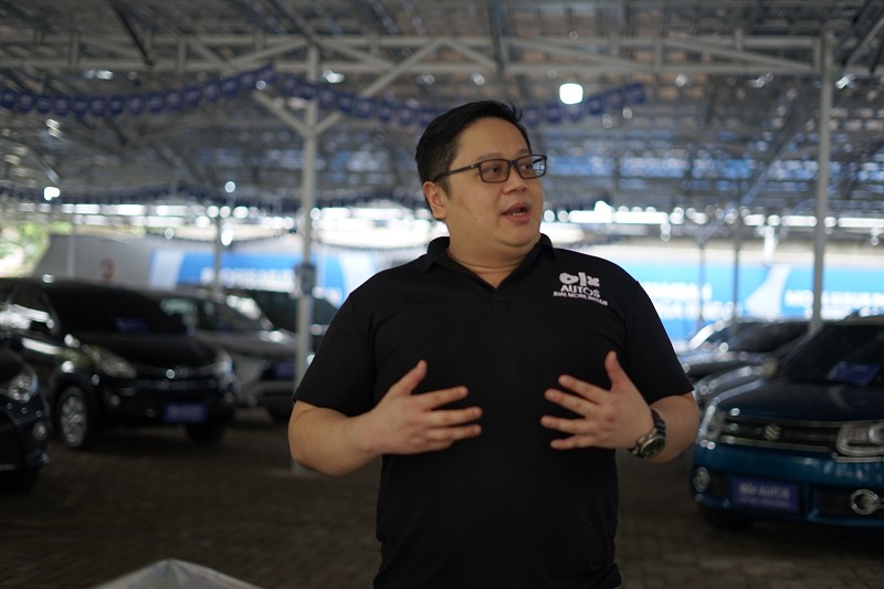 CEO OLX Group Indonesia, Johnny Widodo di lapak penjualan OLX Auto