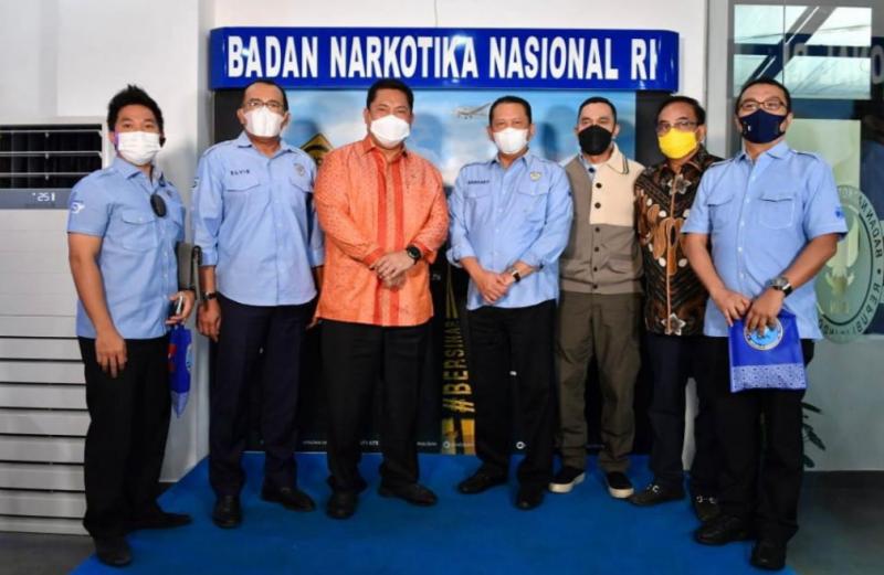 Ketum IMI Pusat Bambang Soesatyo bersama jajarannya saat menyambangi Ketua BNN Komjen Pol Petrus R Golose 