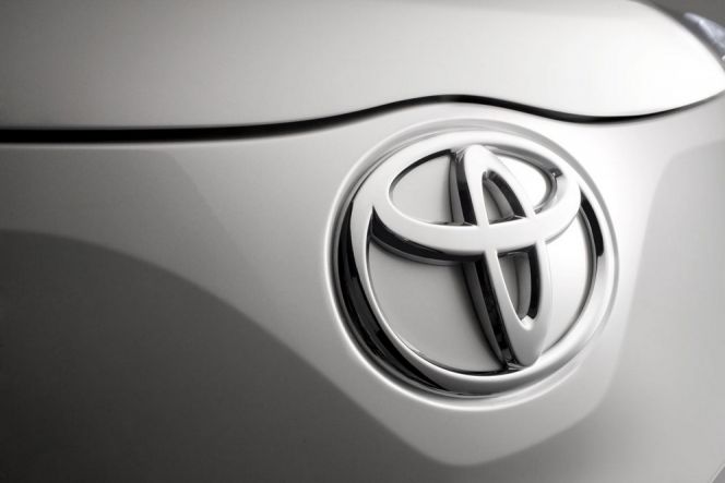 Logo Toyota yang menempel pada produk kendaraan listrik dan robotika yang dikembangkan raksasa otomotif ini