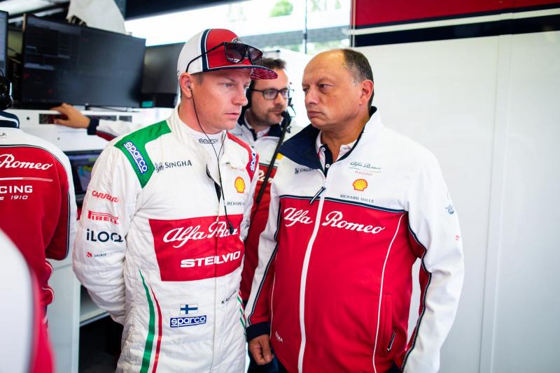 Fred Vasseur bersama Kimi Raikkonen, tak bisa bersama mengawali kompetisi F1 2021. (Foto: formulaspy)