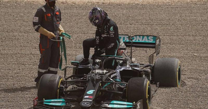 Lewis Hamilton, buruk di sesi tes dan sempat bawa W12 terjerembab ke gravel Sirkuit Sakhir. (Foto: planetf1)