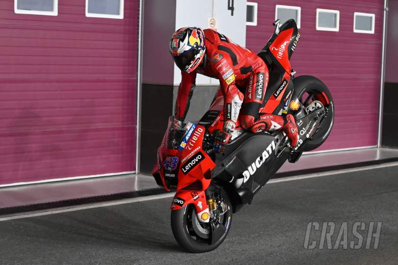 Jack Miller (Australia/Ducati) dengan aksi stoppie setiap saat ia merasa oke di atas motornya. (Foto: crash)