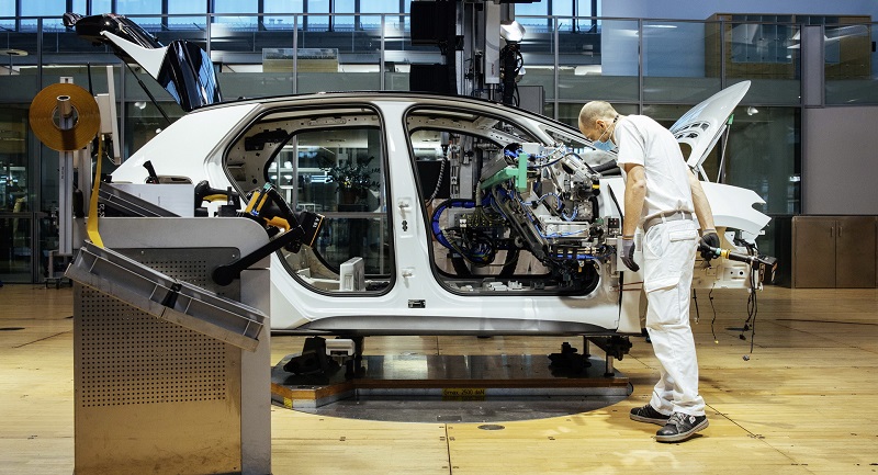 VW Siap Pensiunkan 4 Ribu Karyawan Tua untuk Investasi Pengembangan Teknologi