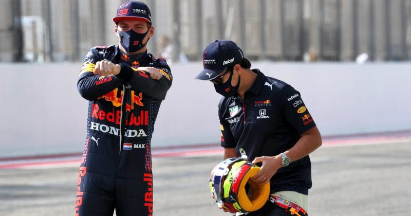 Max Verstappen (Belanda) dan Sergio Perez (Meksiko). (Foto: planetf1)
