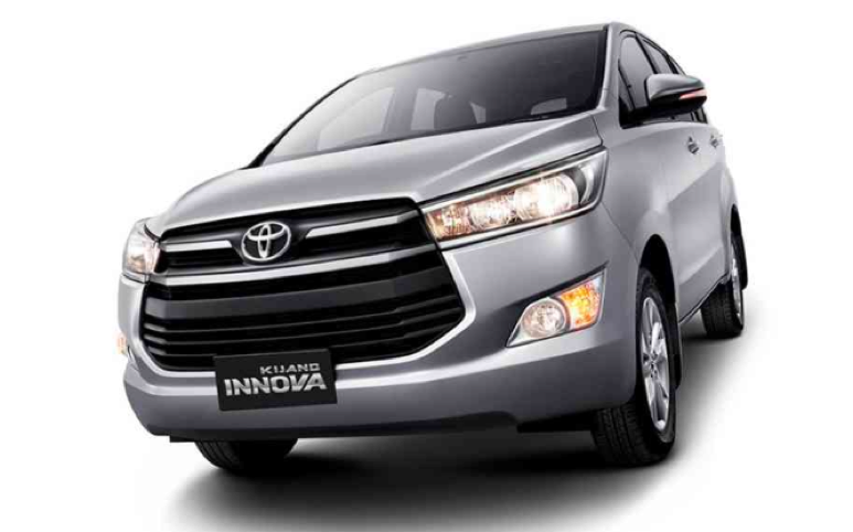 Model Toyota Inova dengan kapasitas mesin 2.5 L, yang menjadi salah satu model andalan Toyota di segmen SUV