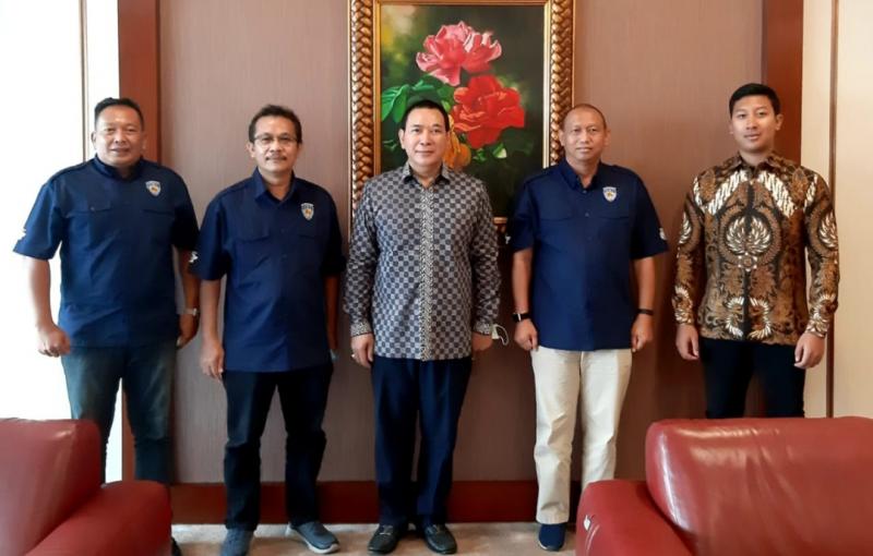 Bro Anondo Eko didampingi Sekum dan Kabid Organisasi IMI DKI silaturahmi kepada Hutomo MP bersama putranya Darma Mangkuluhur di Jakarta hari ini