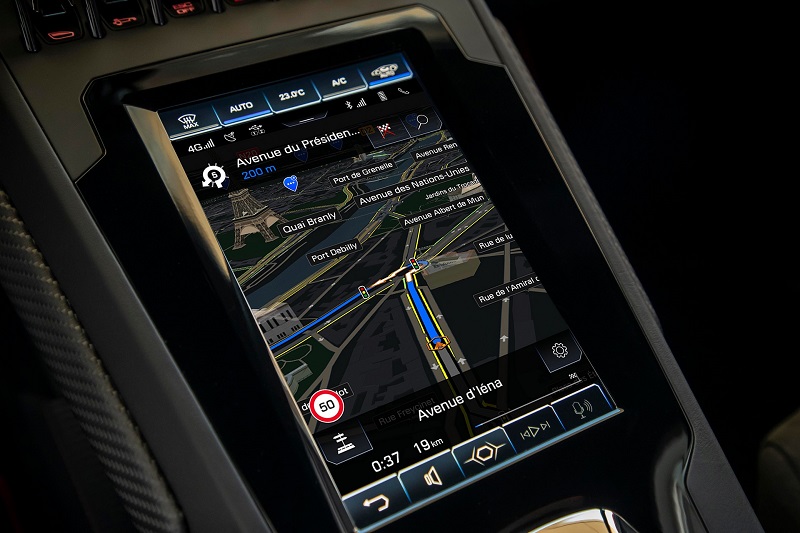 Perangkat penunjuk arah atau lokasi tujuan yang ada dalam Lamborghini Conect yang memanjakan pengguna